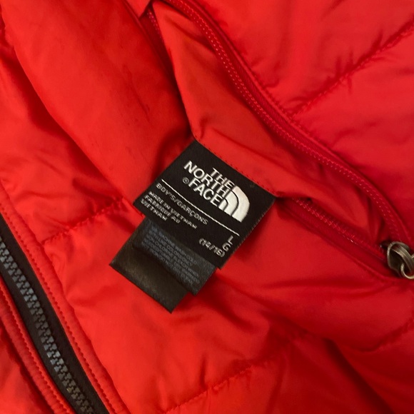 North Face Kids Puffer Jacket in Red and Black - Picture 11 of 11